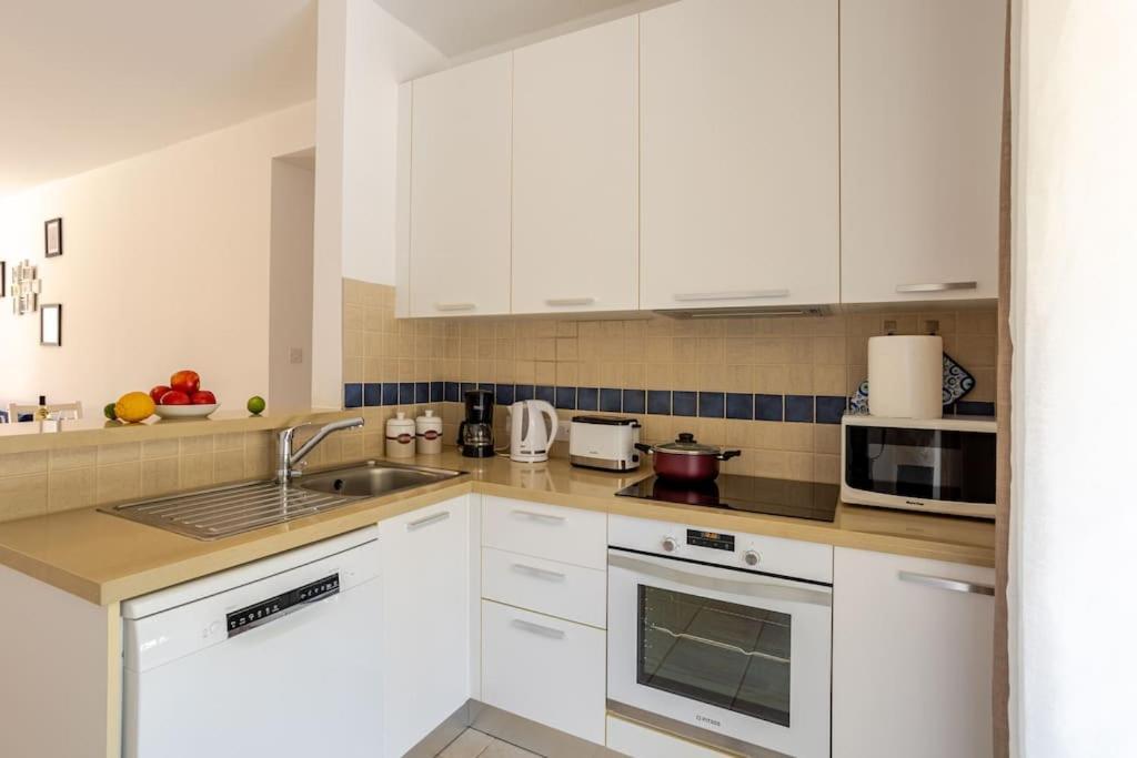Apartament Grosses In Idyllischer Anlage, Strandnah